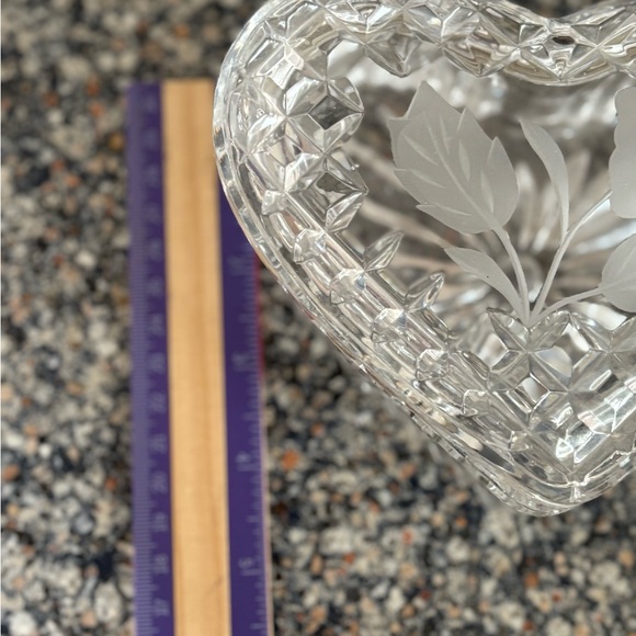 Heart-Shaped Crystal Candy Box - Picture 5 of 8